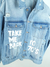 Laden Sie das Bild in den Galerie-Viewer, Jeansjacke "FLOWERS"