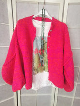 Laden Sie das Bild in den Galerie-Viewer, Strickjacke "COZY" pink, meliert