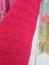 Laden Sie das Bild in den Galerie-Viewer, Strickjacke "COZY" pink, meliert