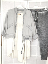 Laden Sie das Bild in den Galerie-Viewer, Jacke "JUNA" grau