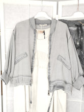 Laden Sie das Bild in den Galerie-Viewer, Jacke "JUNA" grau