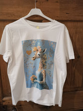 Laden Sie das Bild in den Galerie-Viewer, T-Shirt "Mrs. Giraffe"