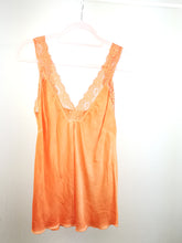 Laden Sie das Bild in den Galerie-Viewer, Spitzentops