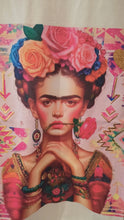 Laden Sie das Bild in den Galerie-Viewer, T-Shirt "Frida"