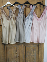 Laden Sie das Bild in den Galerie-Viewer, Spitzentops