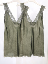 Laden Sie das Bild in den Galerie-Viewer, Spitzentops