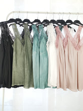 Laden Sie das Bild in den Galerie-Viewer, Spitzentops