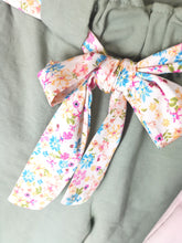 Laden Sie das Bild in den Galerie-Viewer, Hose "FLOWERS"