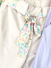 Laden Sie das Bild in den Galerie-Viewer, Hose "FLOWERS"