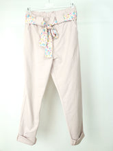Laden Sie das Bild in den Galerie-Viewer, Hose "FLOWERS"