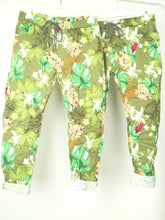 Laden Sie das Bild in den Galerie-Viewer, Hose "DSCHUNGEL"