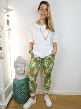 Laden Sie das Bild in den Galerie-Viewer, Hose "DSCHUNGEL"