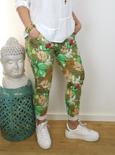 Laden Sie das Bild in den Galerie-Viewer, Hose "DSCHUNGEL"