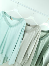 Laden Sie das Bild in den Galerie-Viewer, Shirt &quot;LIGHT&quot;

