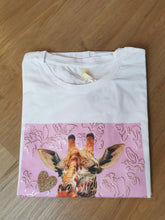 Laden Sie das Bild in den Galerie-Viewer, T-Shirt &quot;Mr. Giraffe&quot;
