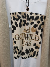 Laden Sie das Bild in den Galerie-Viewer, T-Shirt &quot;WILD IDEAS&quot; beige
