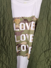 Laden Sie das Bild in den Galerie-Viewer, T-Shirt &quot;LOVE LOVE LOVE&quot;
