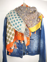 Laden Sie das Bild in den Galerie-Viewer, Schal &quot;SPRING ORANGE&quot;

