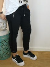 Laden Sie das Bild in den Galerie-Viewer, Hose &quot;BLACK&quot;
