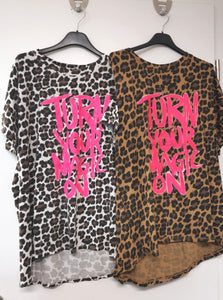 T-Shirt "TURN YOUR MAGIC ON"
