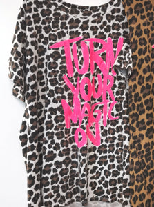 T-Shirt "TURN YOUR MAGIC ON"